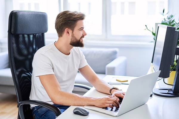 feelErfolg Webdesigner Arbeit Computer